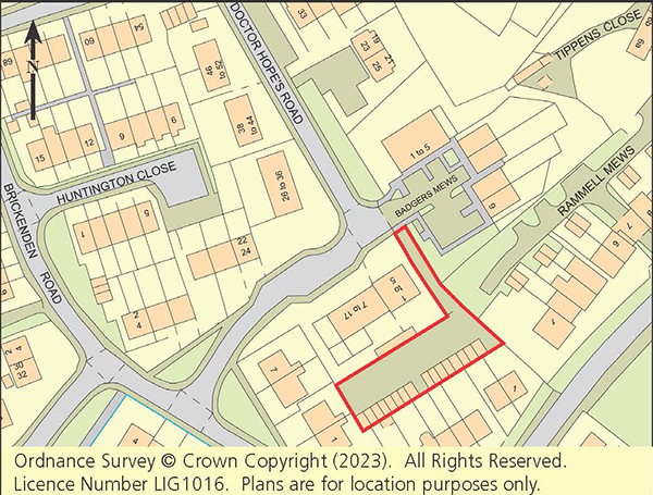 Lot: 84 - LAND AND GARAGES WITH POTENTIAL FOR DEVELOPMENT -